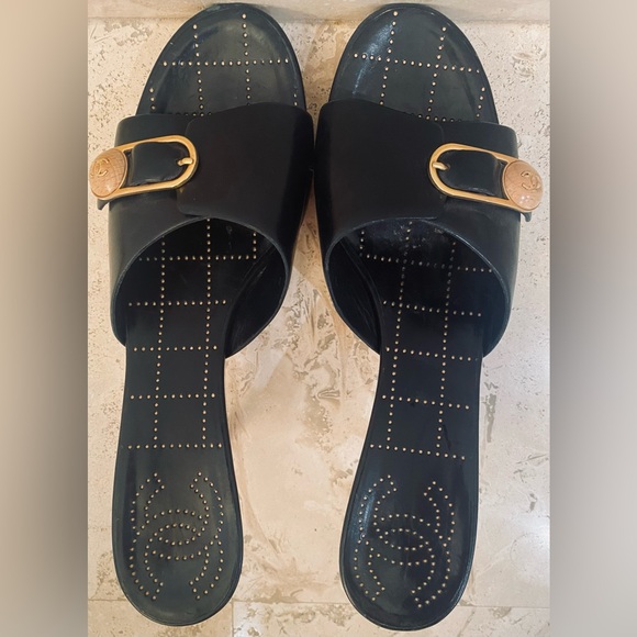 CHANEL PLATFORM BLACK LEATHER STACKED HEEL SLIDES IN BLACK/NATURAL - Picture 3 of 8